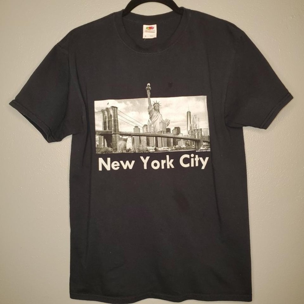 New‎ York City skyline black tee